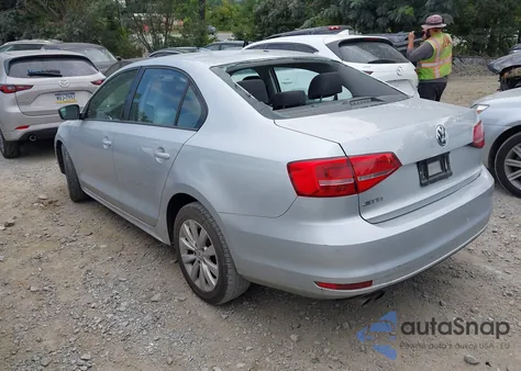 2015 Volkswagen Jetta 2.0L S z USA, uszkodzony, nr VIN 3VW2K7AJ5FM269410